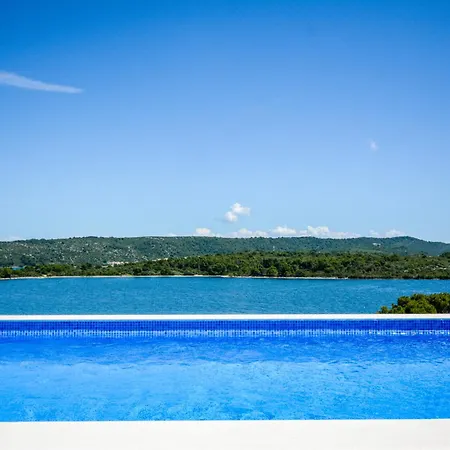 Villa Veli Rat * Veli Rat